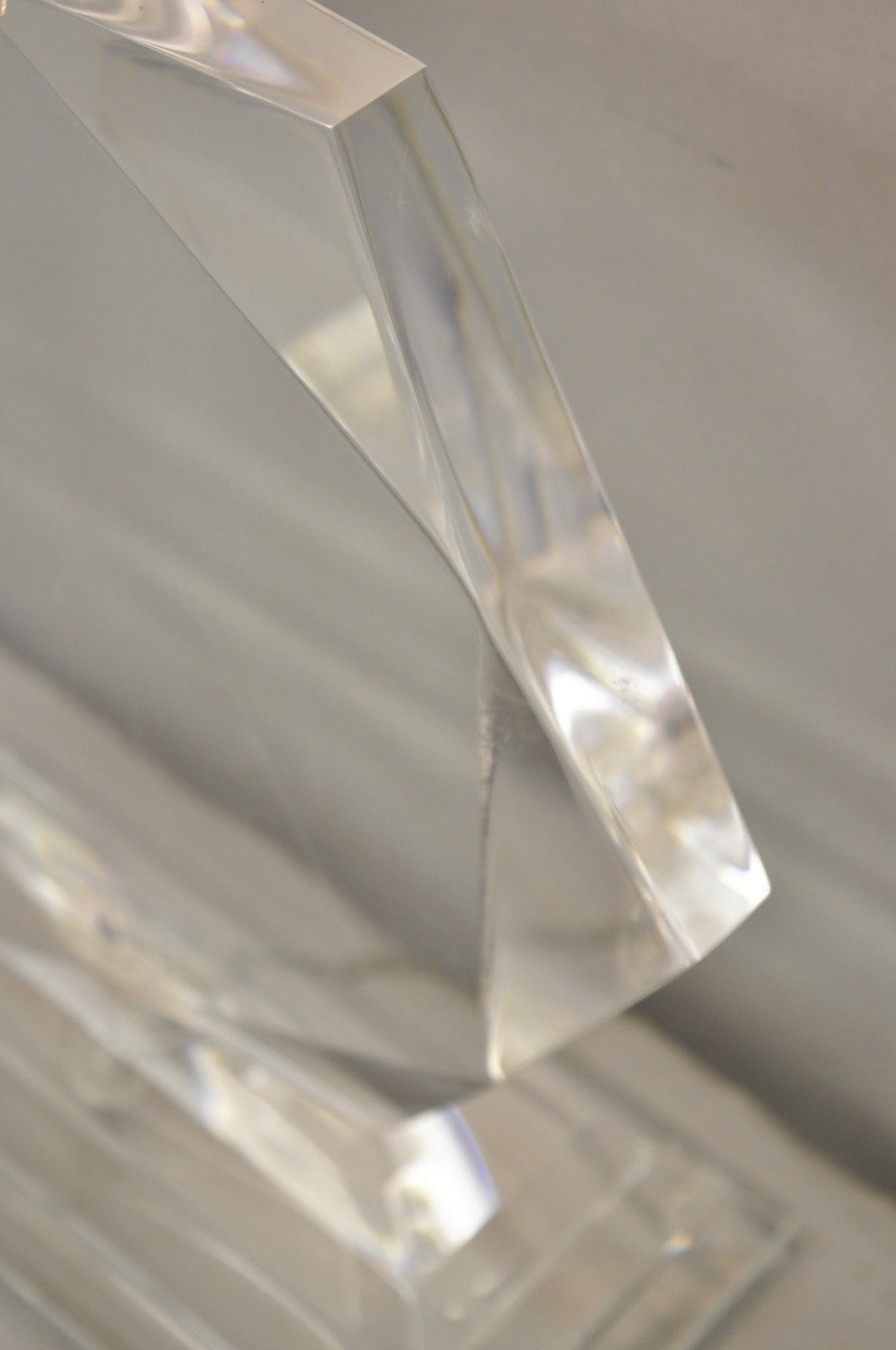 Vintage Mid Century Modern Faceted Hexagon Diamond Clear Lucite Table Lamp