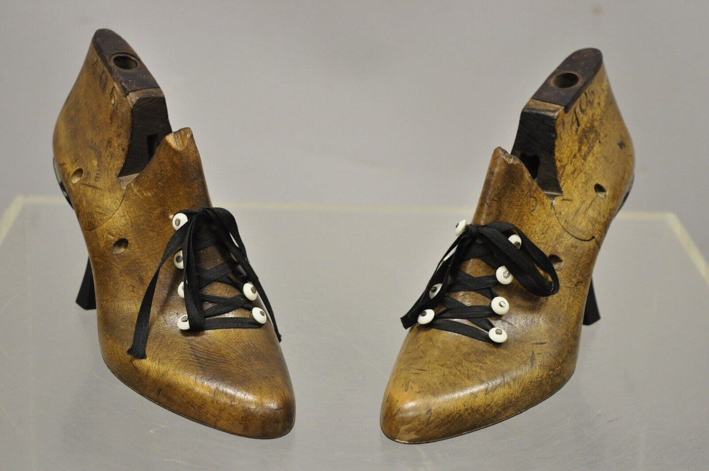 Antique Mobbs & Lewis Ltd Wooden English Shoe Lasts Womens Heel - a Pair