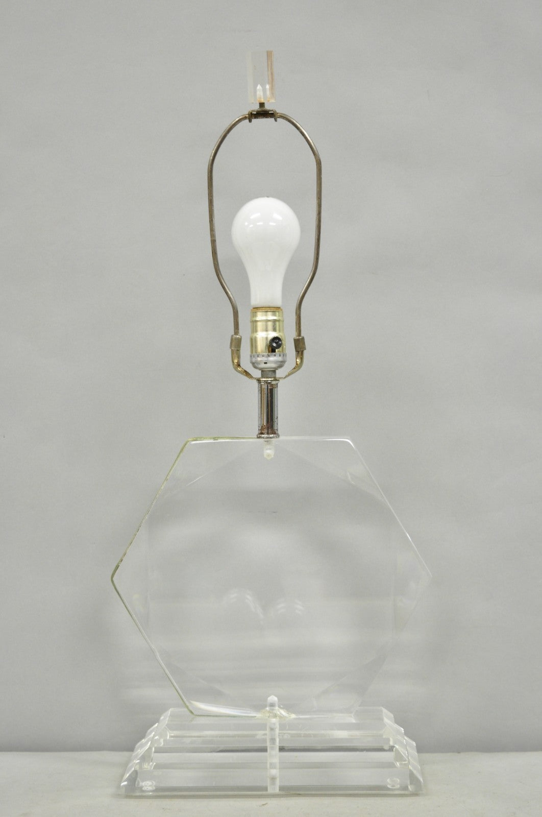 Vintage Mid Century Modern Faceted Hexagon Diamond Clear Lucite Table Lamp