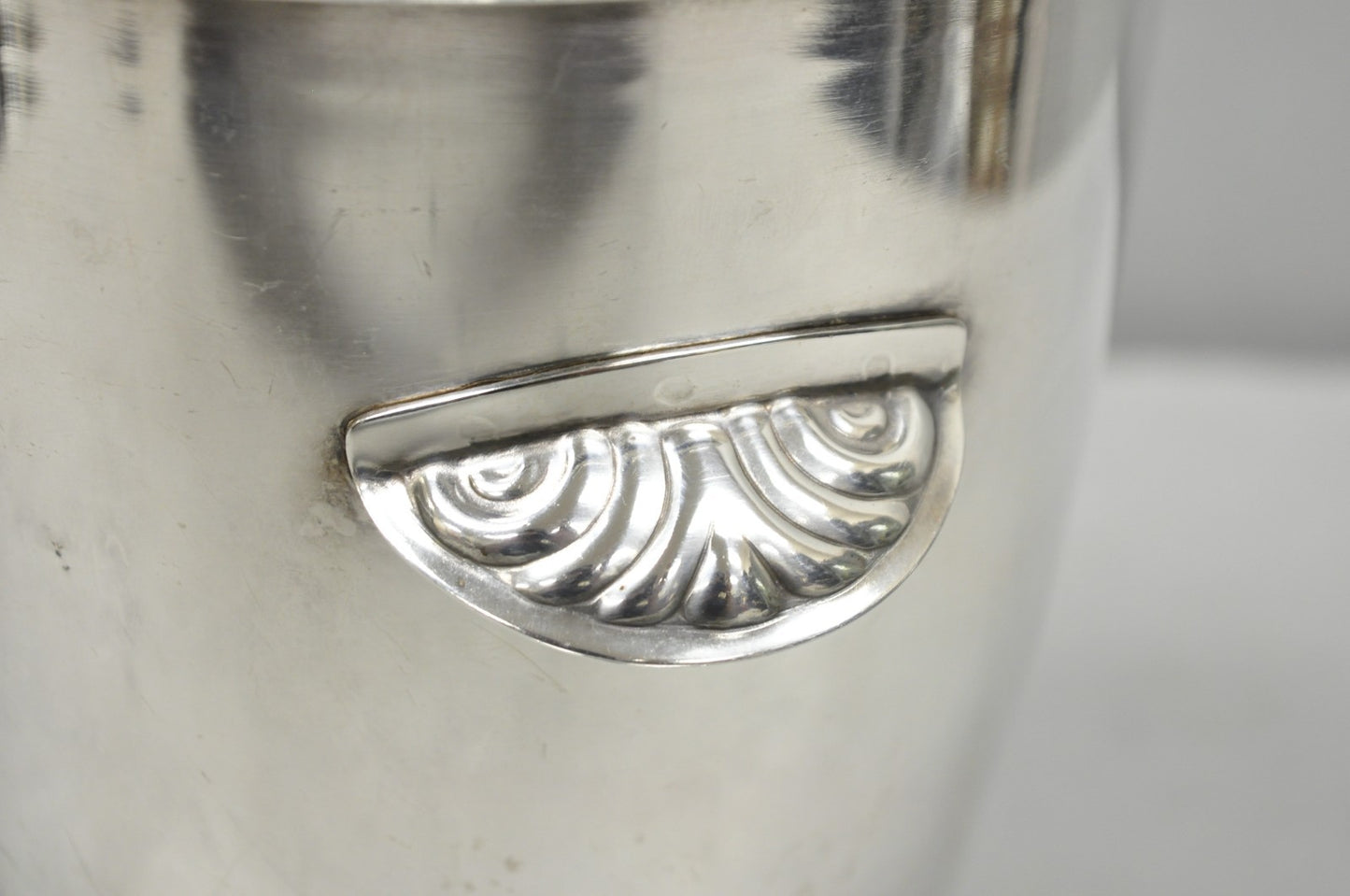 Oneida Mid Century Modern "Bullet" Silver Plated Champagne Chiller Ice Bucket