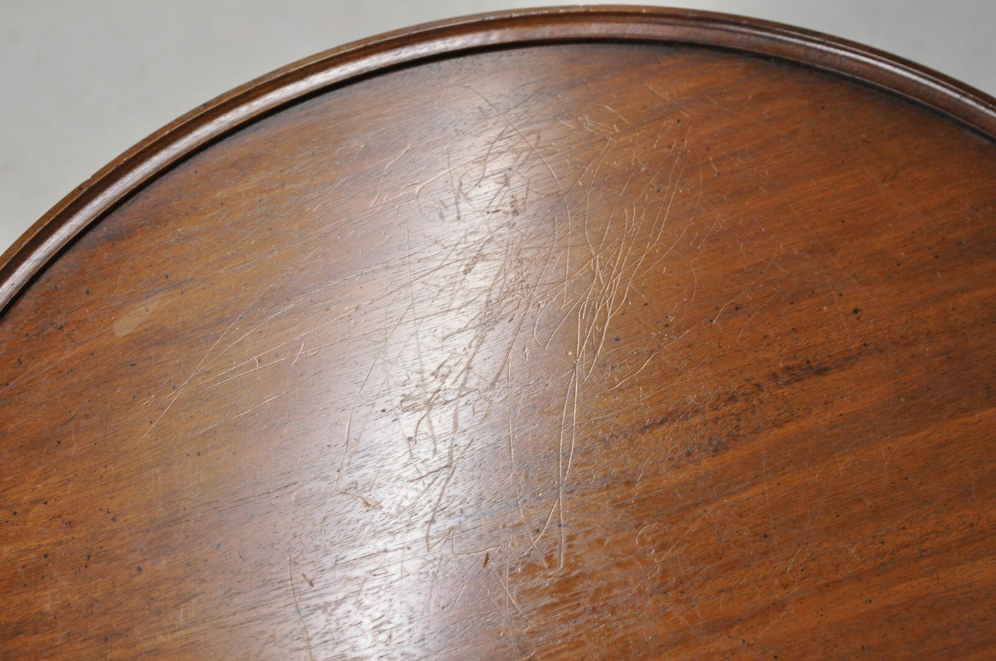 Vintage English Queen Anne Style Round Walnut Wood Lamp Side Table by Hekman