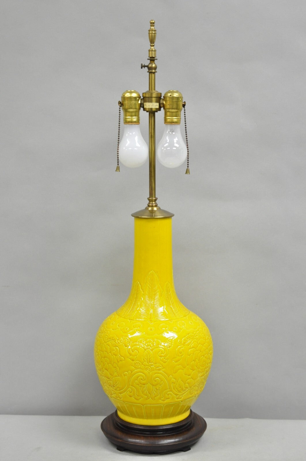 Warren Kessler Chinoiserie Chinese Yellow Porcelain Bulbous Vase Table Lamp