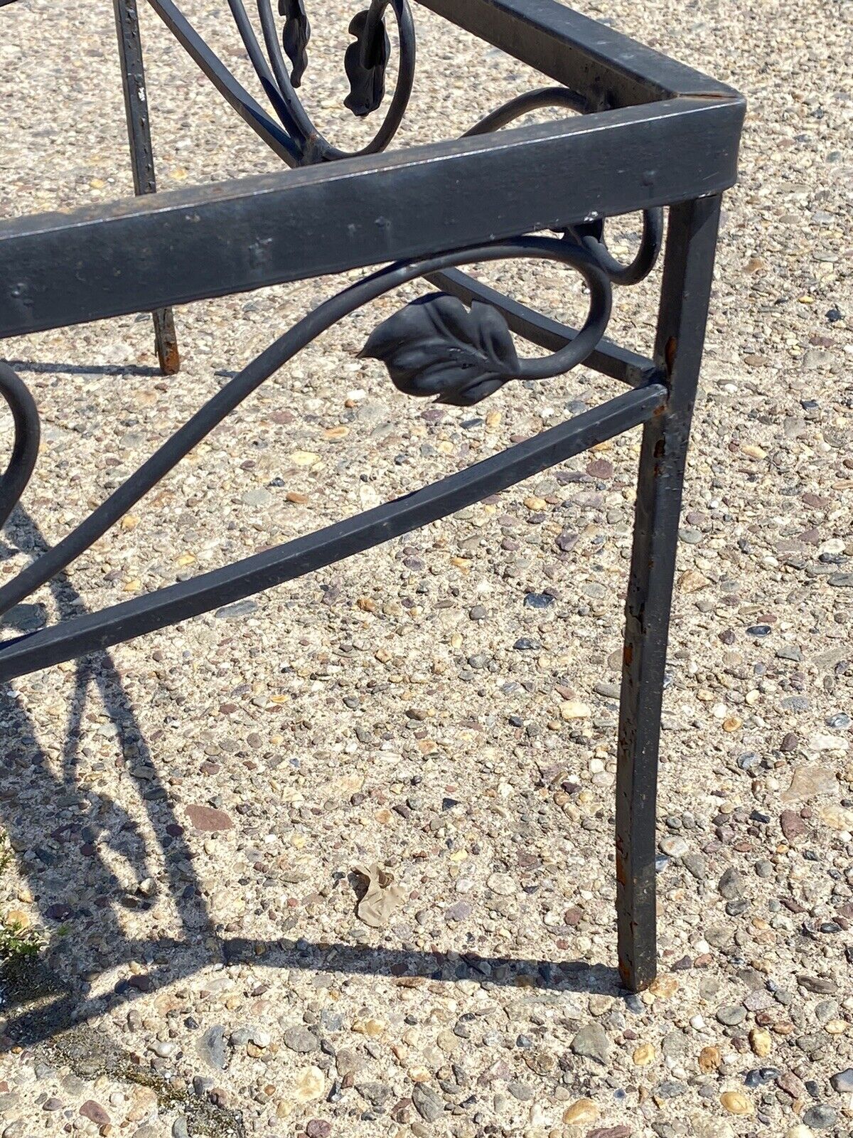 Vintage Woodard Scrolling Leaf Wrought Iron Patio Corner 2 Tier Coffee Table