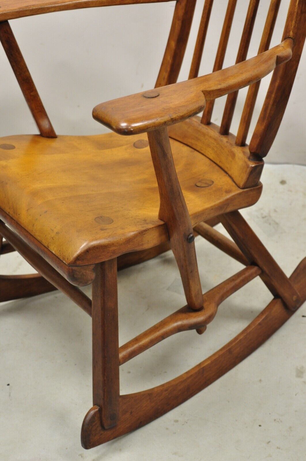 Vintage Sikes Co Maple Wood American Colonial Style Rocker Rocking Chair (B)