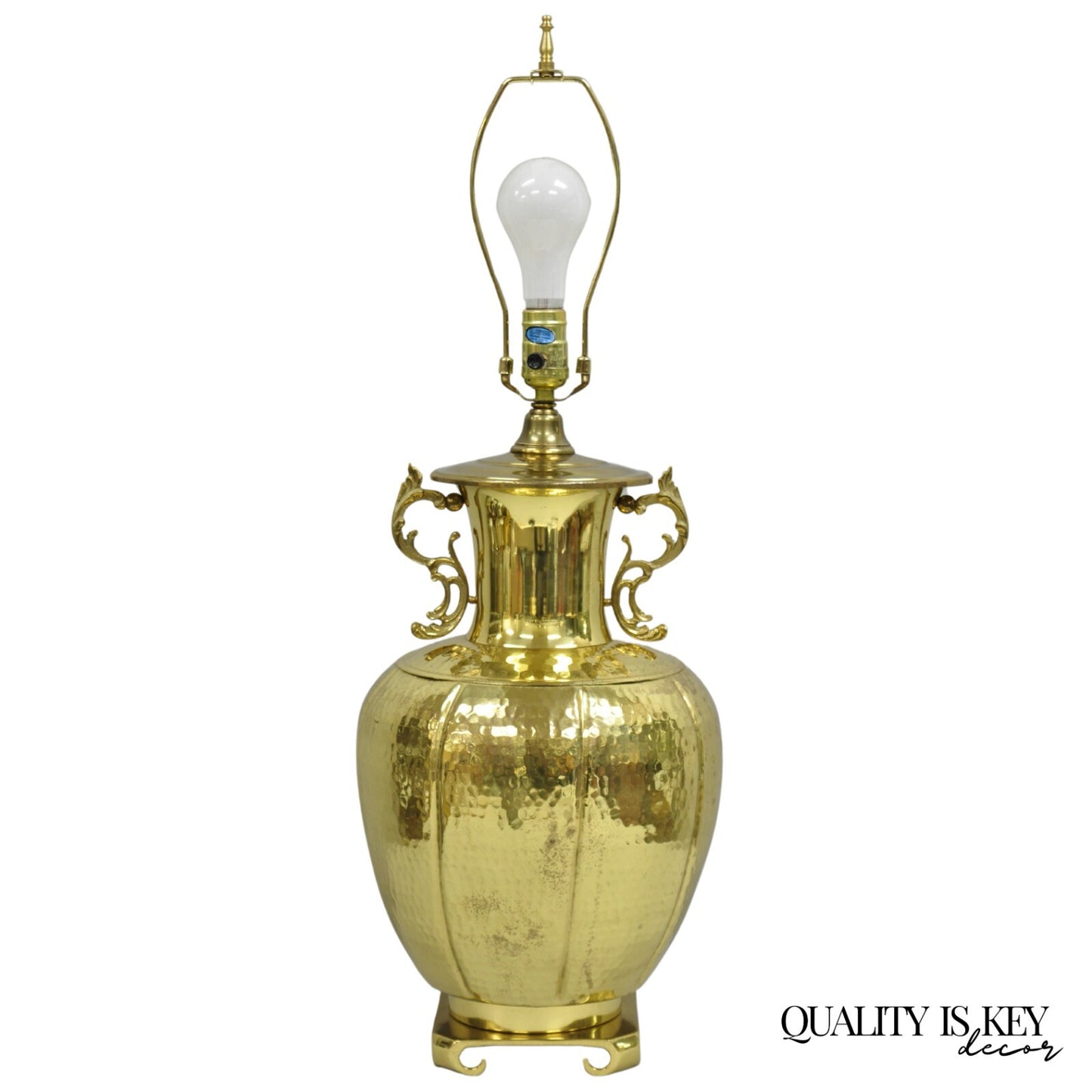 Vintage Chinoiserie Hammered Brass Pagoda Jardiniere Vase Table Lamp