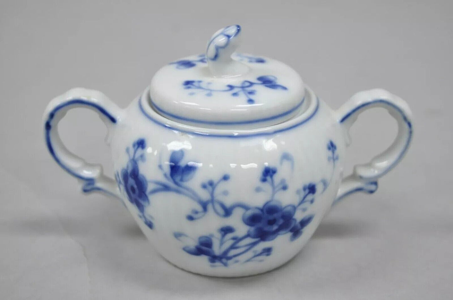 SIGMA Double Handle Lidded Porcelain Sugar Bowl Victoria Blue 7050