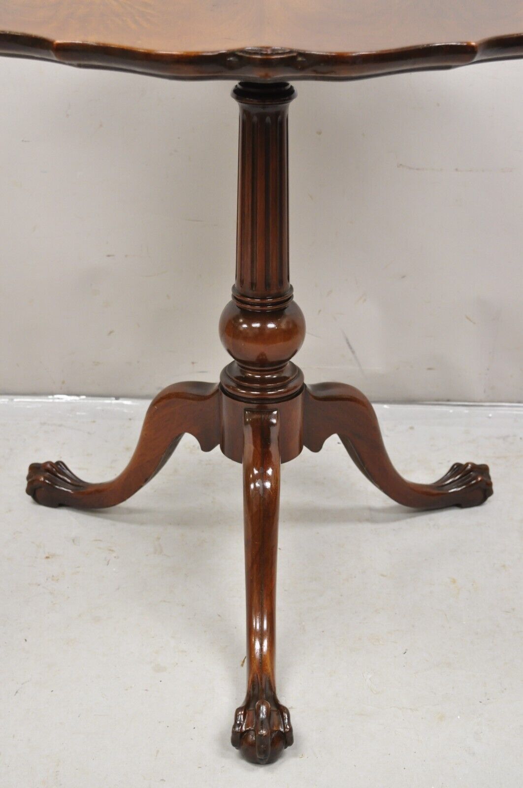 Vintage Mahogany Chippendale Georgian Style Round Pie Crust Pedestal Side Table