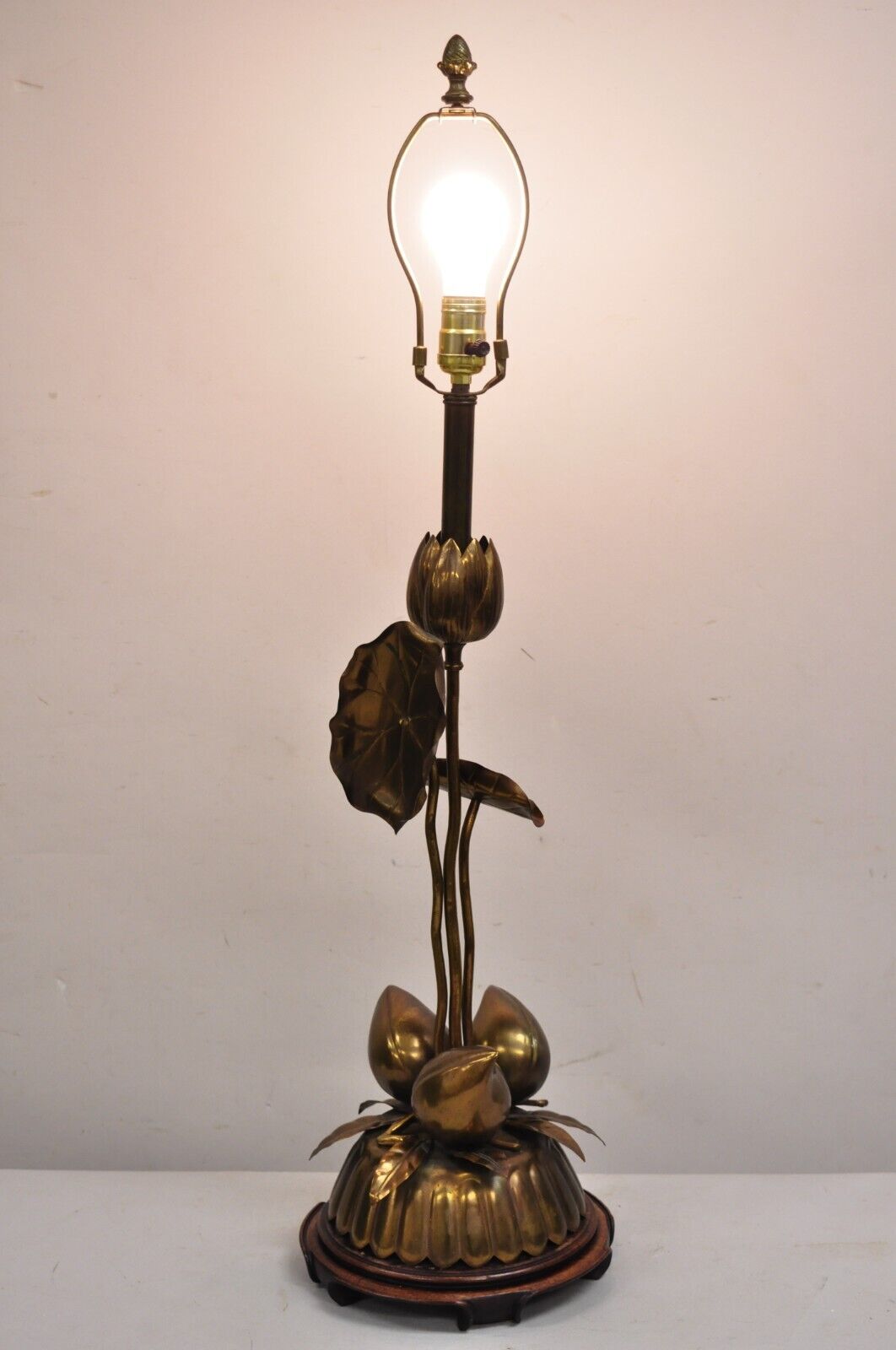 Vintage Chinese Bronze Fruit & Lotus Vine Leaf Chinoiserie Table Lamp