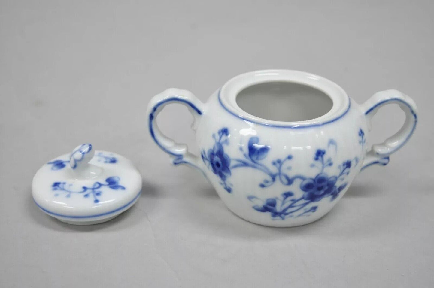 SIGMA Double Handle Lidded Porcelain Sugar Bowl Victoria Blue 7050