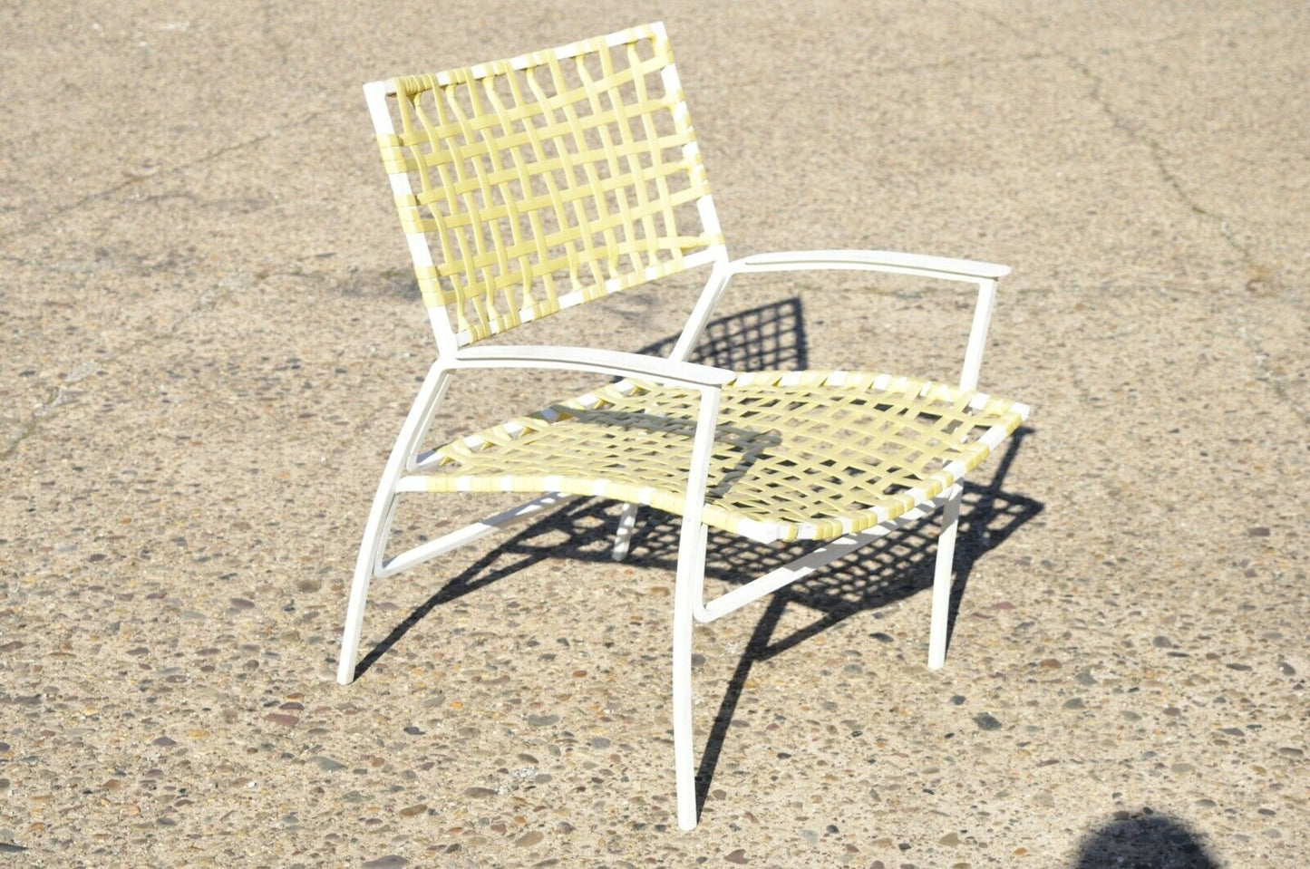 Medallion Aluminum Yellow Woven Vinyl Strap Patio Pool Lounge Chair - 1 Chair