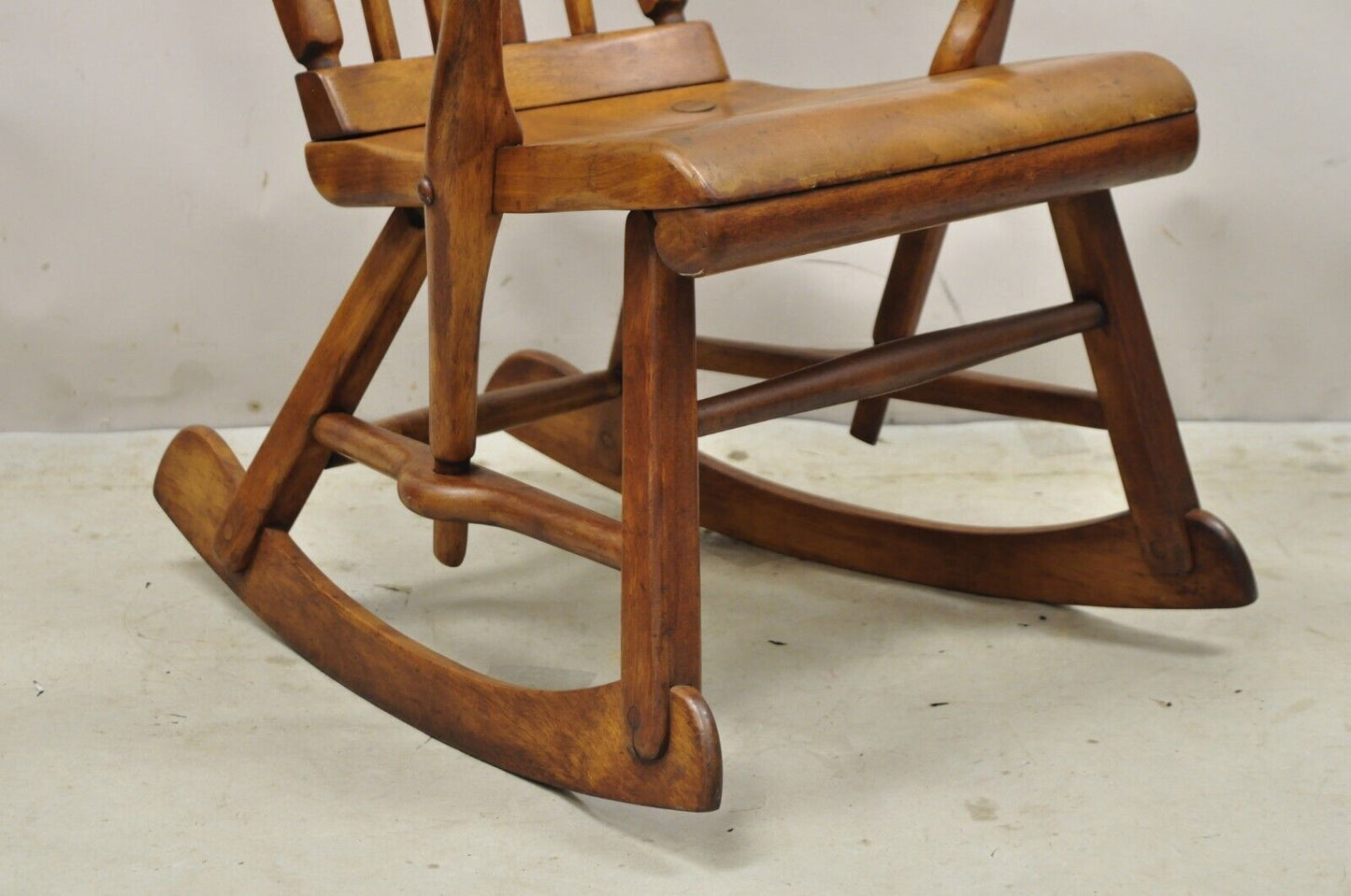 Vintage Sikes Co Maple Wood American Colonial Style Rocker Rocking Chair (B)