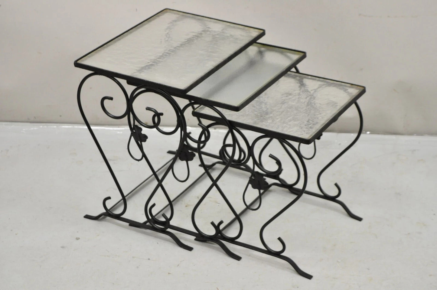 Vintage Salterini Wrought Iron Maple Leaf Garden Nesting Side Tables - Set of 3