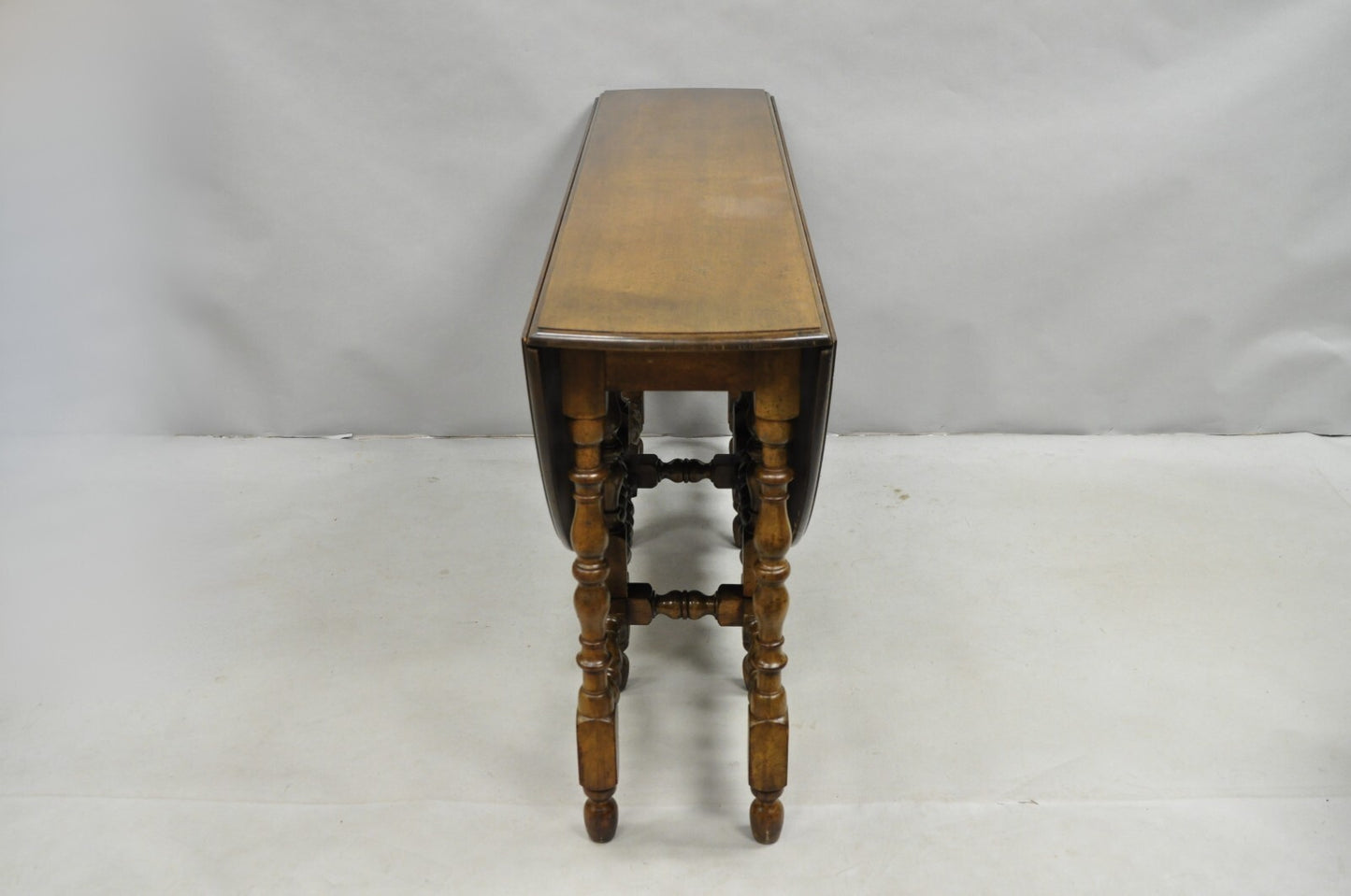 Antique William & Mary Large Round Dropleaf Maple Wood Gate Leg Dining Table