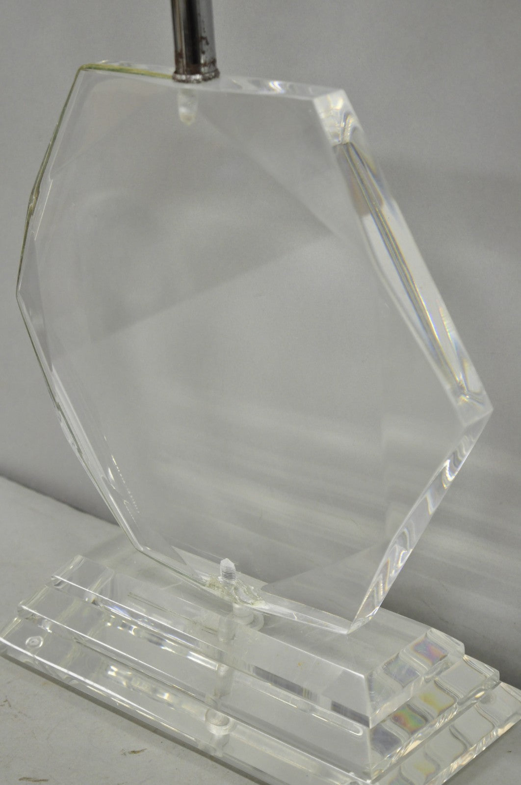Vintage Mid Century Modern Faceted Hexagon Diamond Clear Lucite Table Lamp