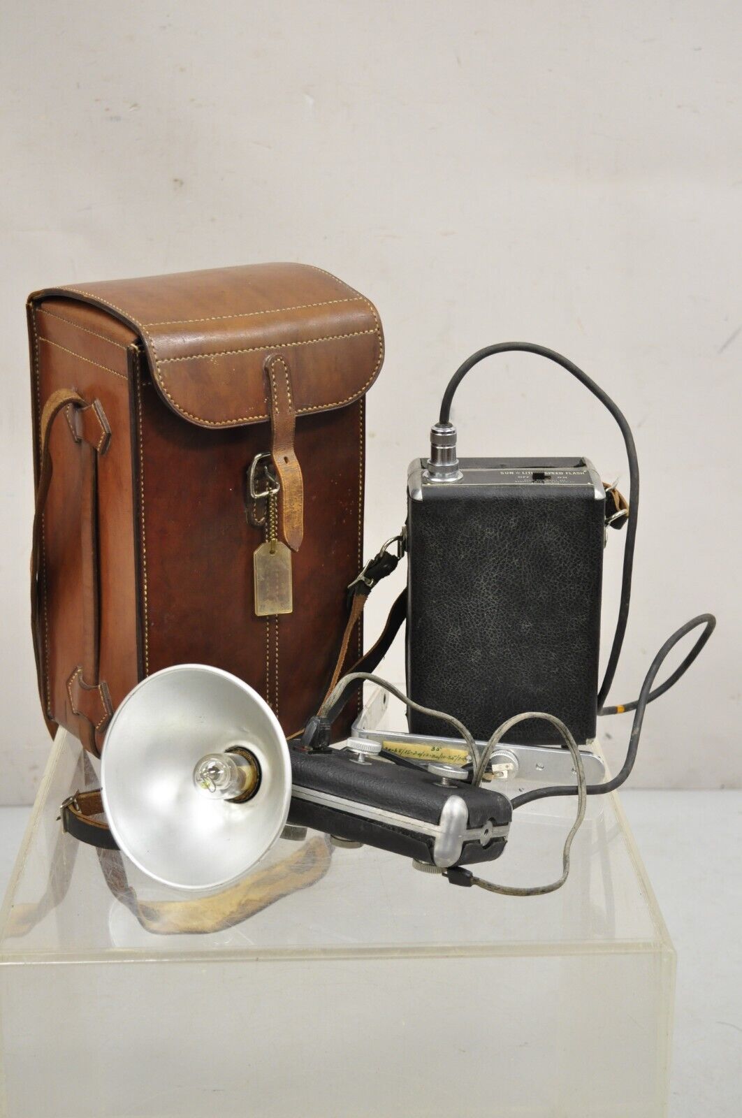 Vintage Sun Lite II Speed Flash and Portable Battery Pack in Brown Leather Case