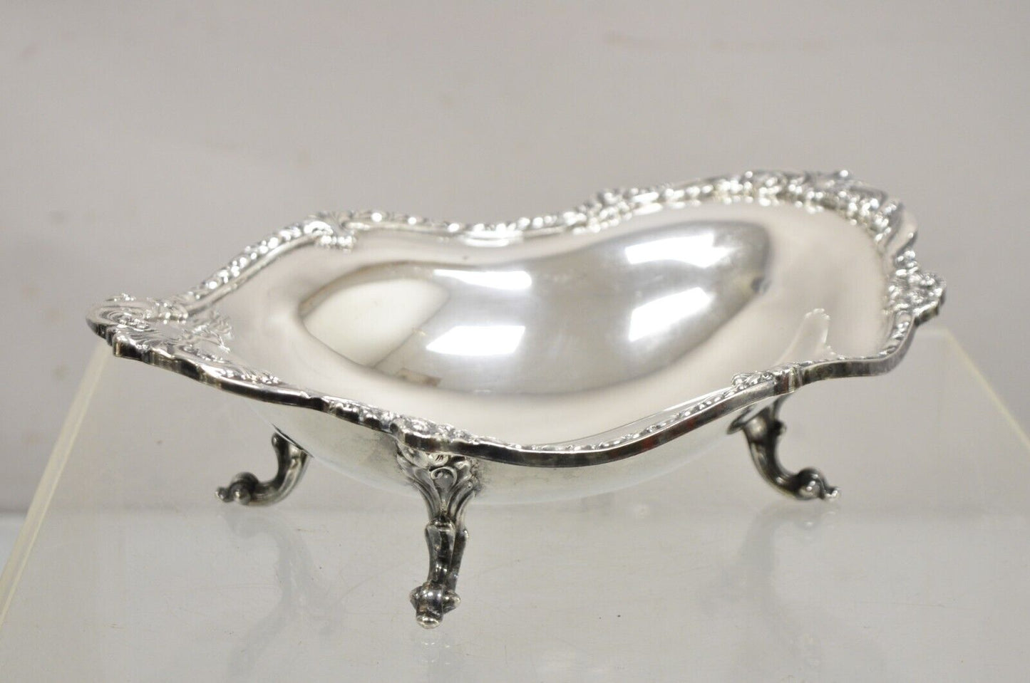 Vintage Sheridan Victorian Style Silver Plated Footed Scalloped Oval Fruit Bowl