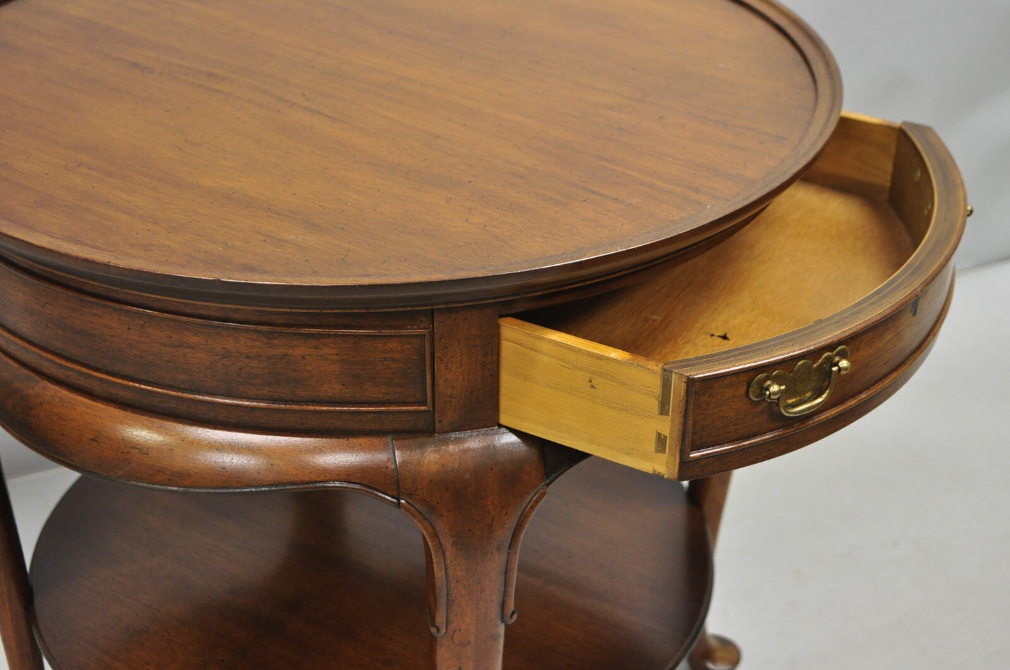 Vintage English Queen Anne Style Round Walnut Wood Lamp Side Table by Hekman