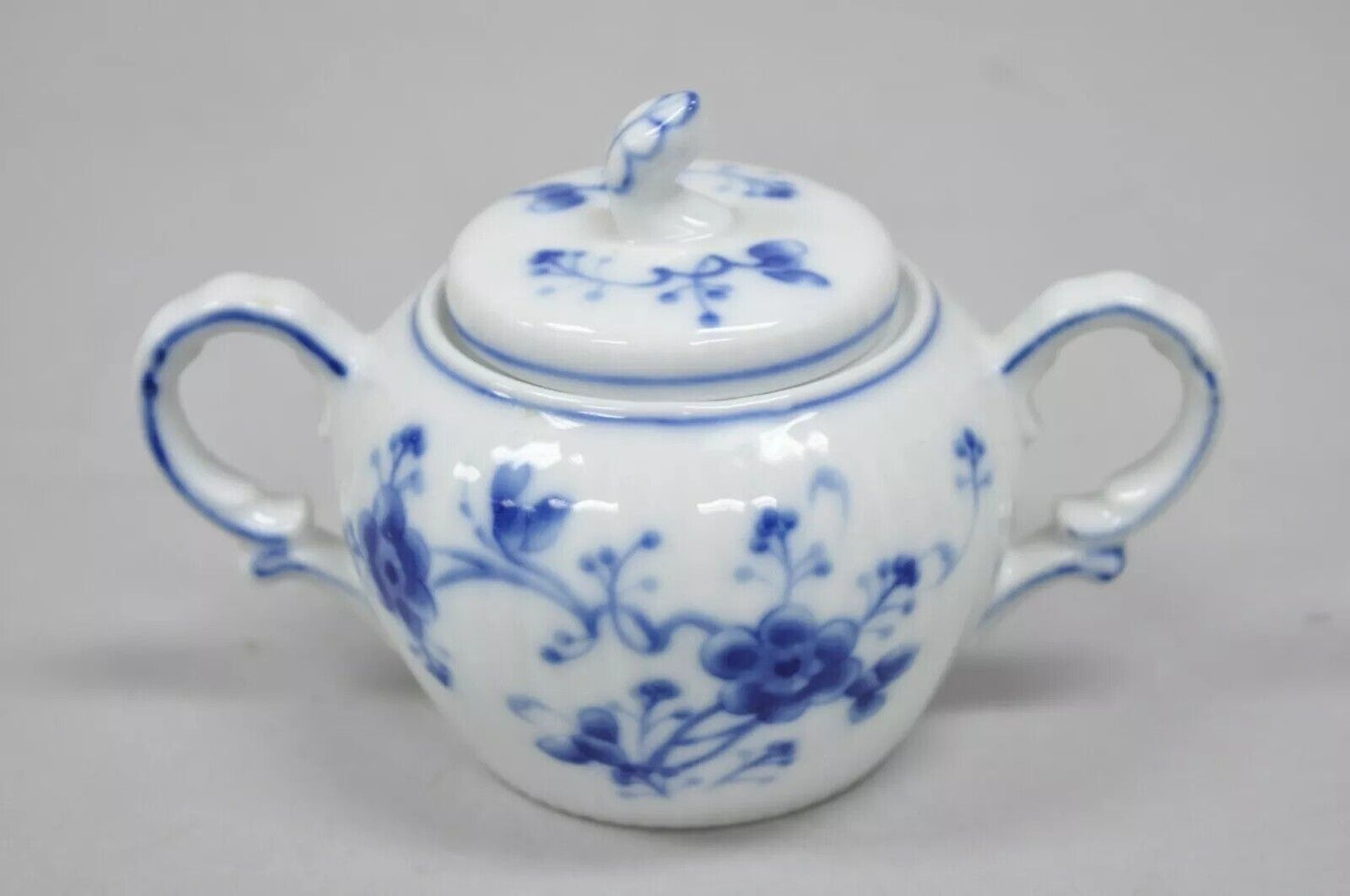 SIGMA Double Handle Lidded Porcelain Sugar Bowl Victoria Blue 7050