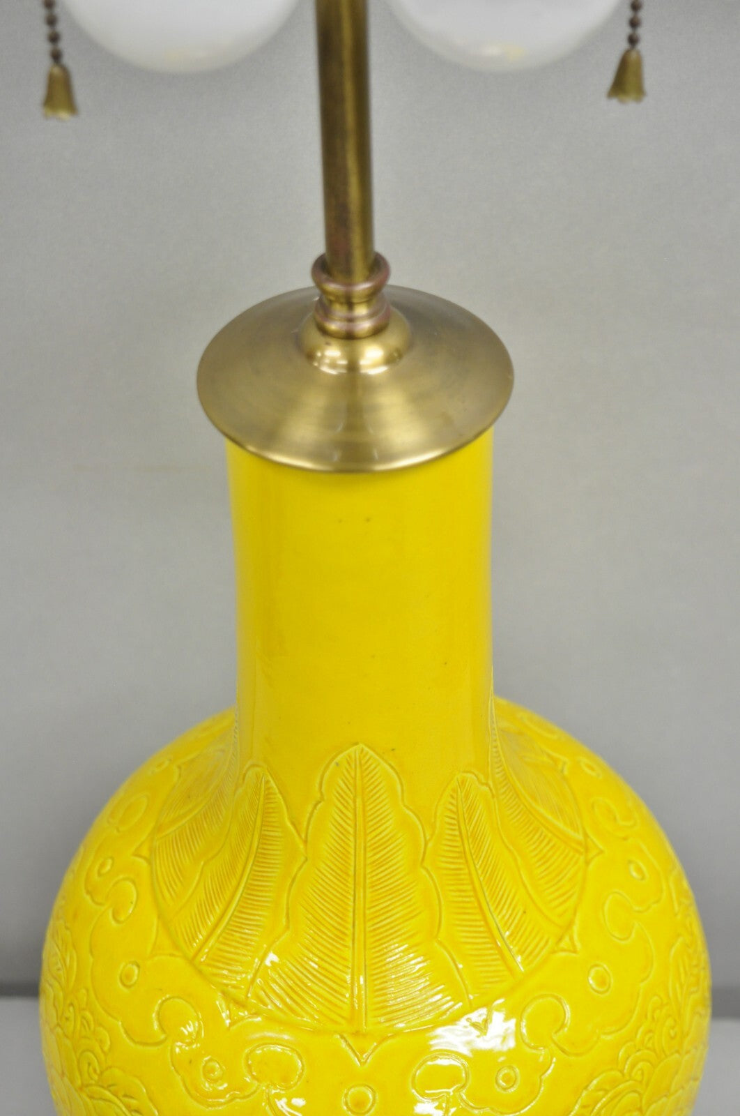 Warren Kessler Chinoiserie Chinese Yellow Porcelain Bulbous Vase Table Lamp