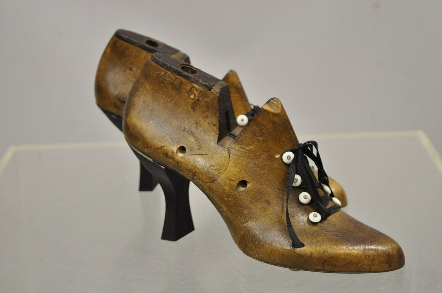 Antique Mobbs & Lewis Ltd Wooden English Shoe Lasts Womens Heel - a Pair
