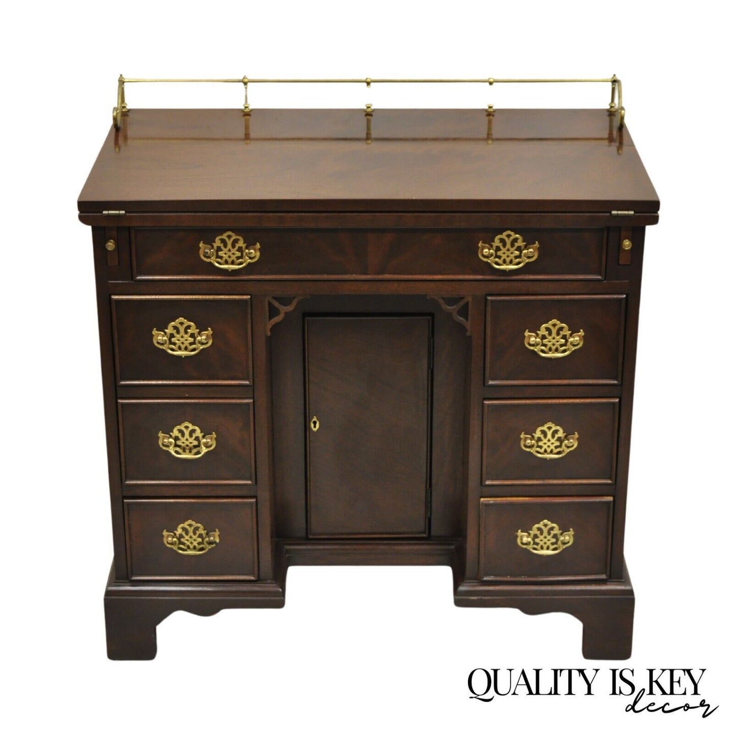Vintage Sligh Georgian Chippendale Style Crotch Mahogany Kneehole Desk