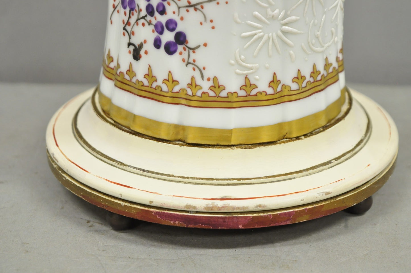 English Victorian Armorial Porcelain Hand Painted Chinese Export Table Lamp