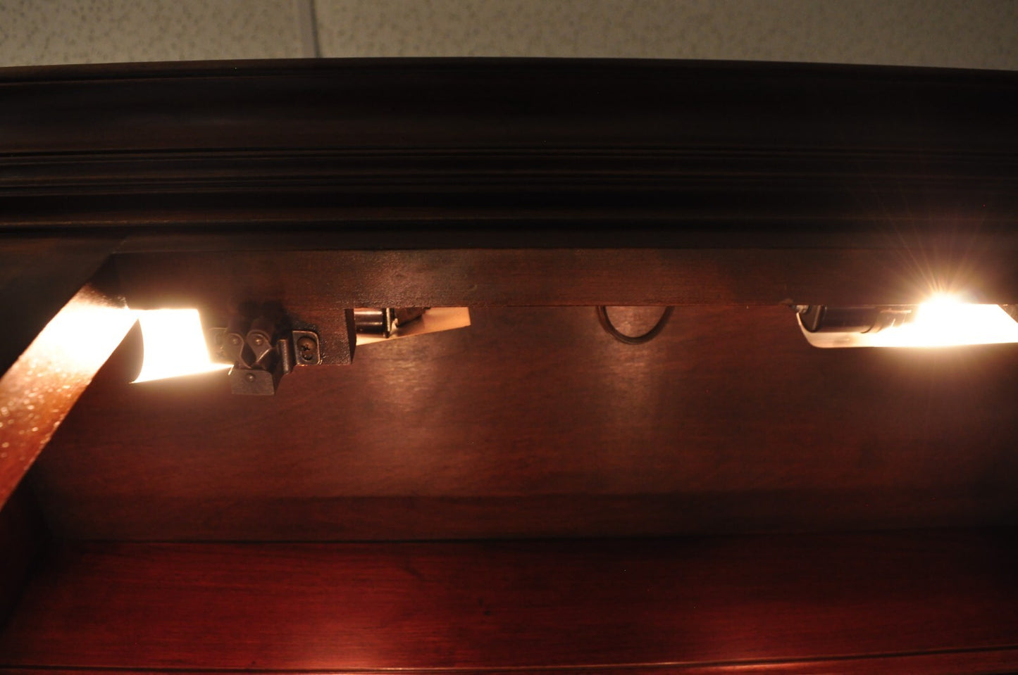 Vintage Ethan Allen Georgian Court Cherry Wood Lighted Curio Display Cabinet