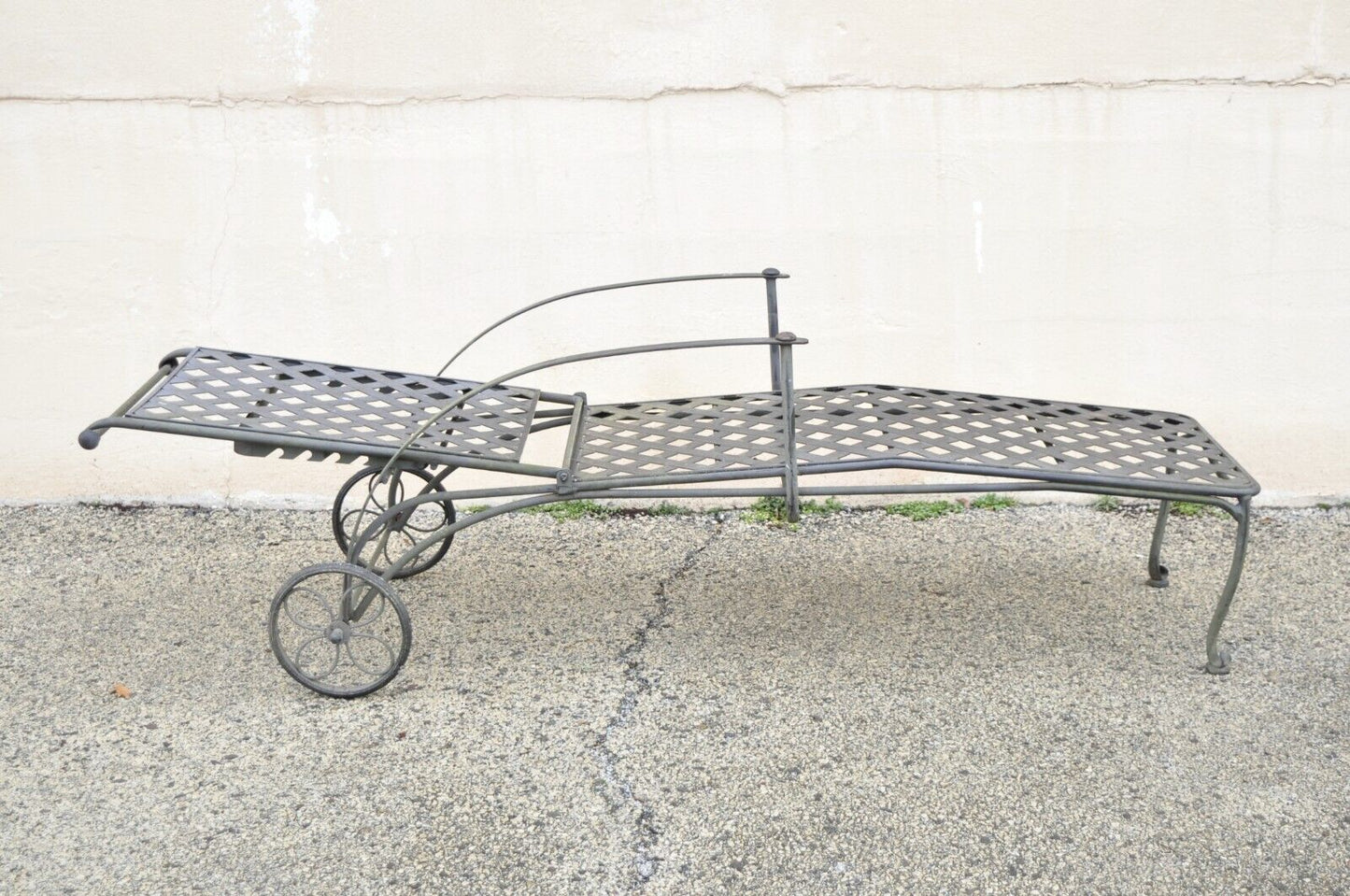 Woodard Maddox Black Wrought Iron Adjustable Pool Patio Chaise Lounge Chair