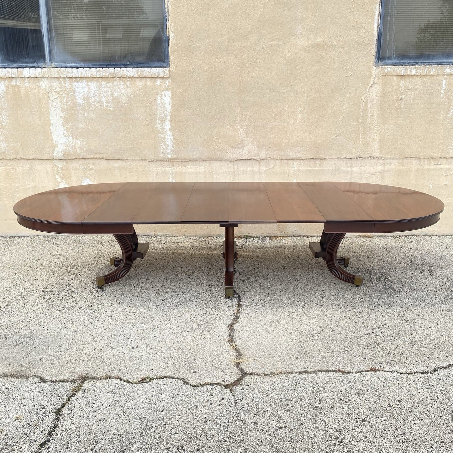 Antique English Regency Round Mahogany Extension Dining Banquet Table w 6 Leaves
