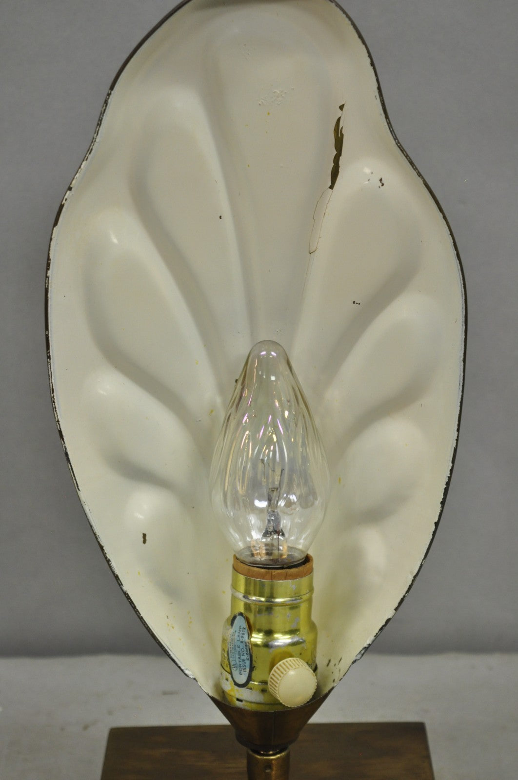 Vintage Chapman Hollywood Regency Burnished Brass Small Leaf Sconce Table Lamp