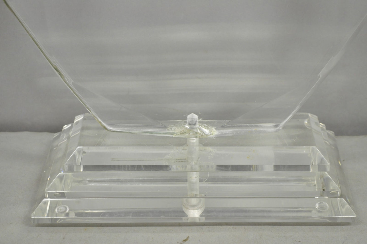 Vintage Mid Century Modern Faceted Hexagon Diamond Clear Lucite Table Lamp
