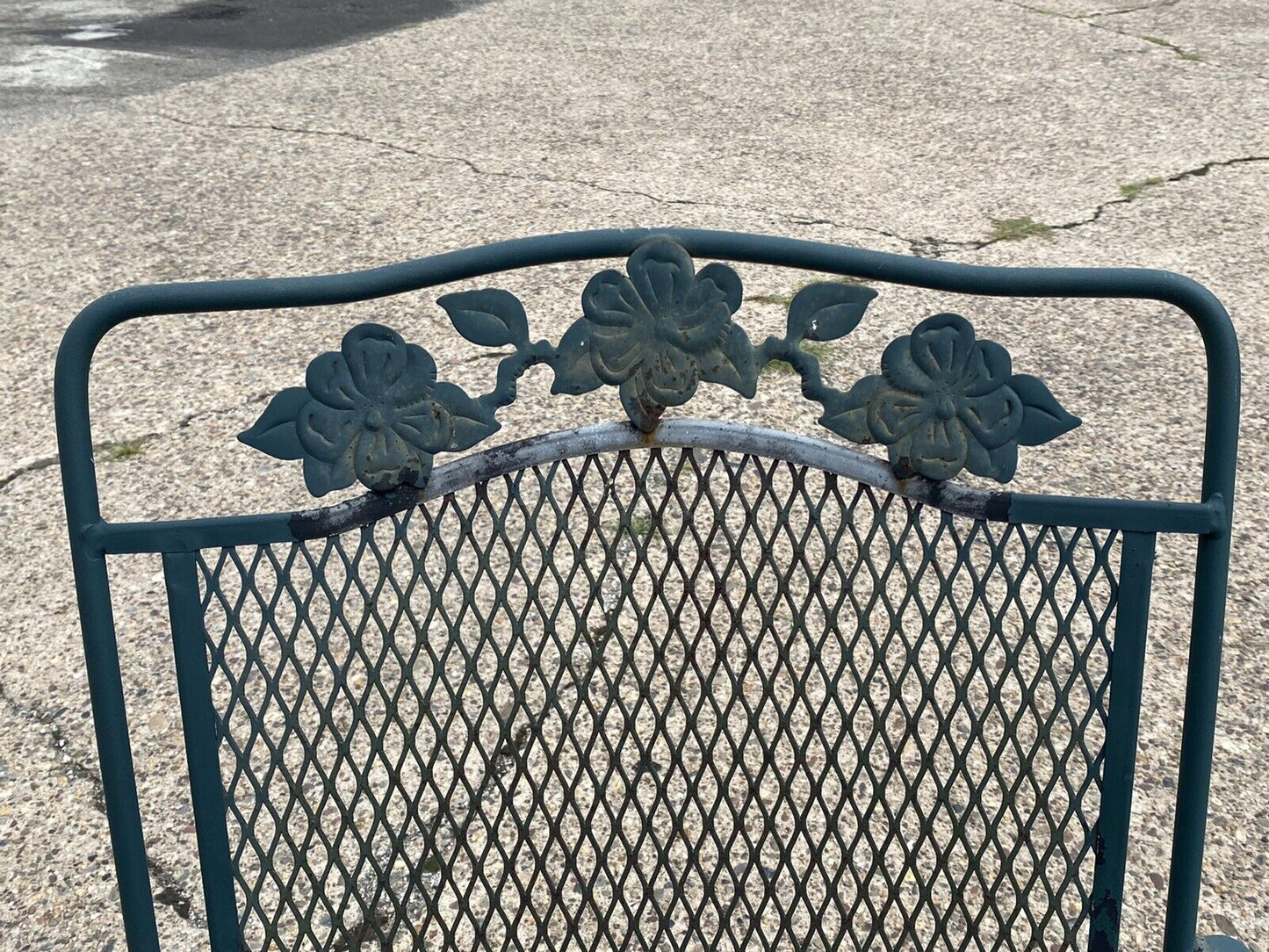 Vintage Wrought Iron Victorian Style Green Garden Patio Rocker Rocking Chair
