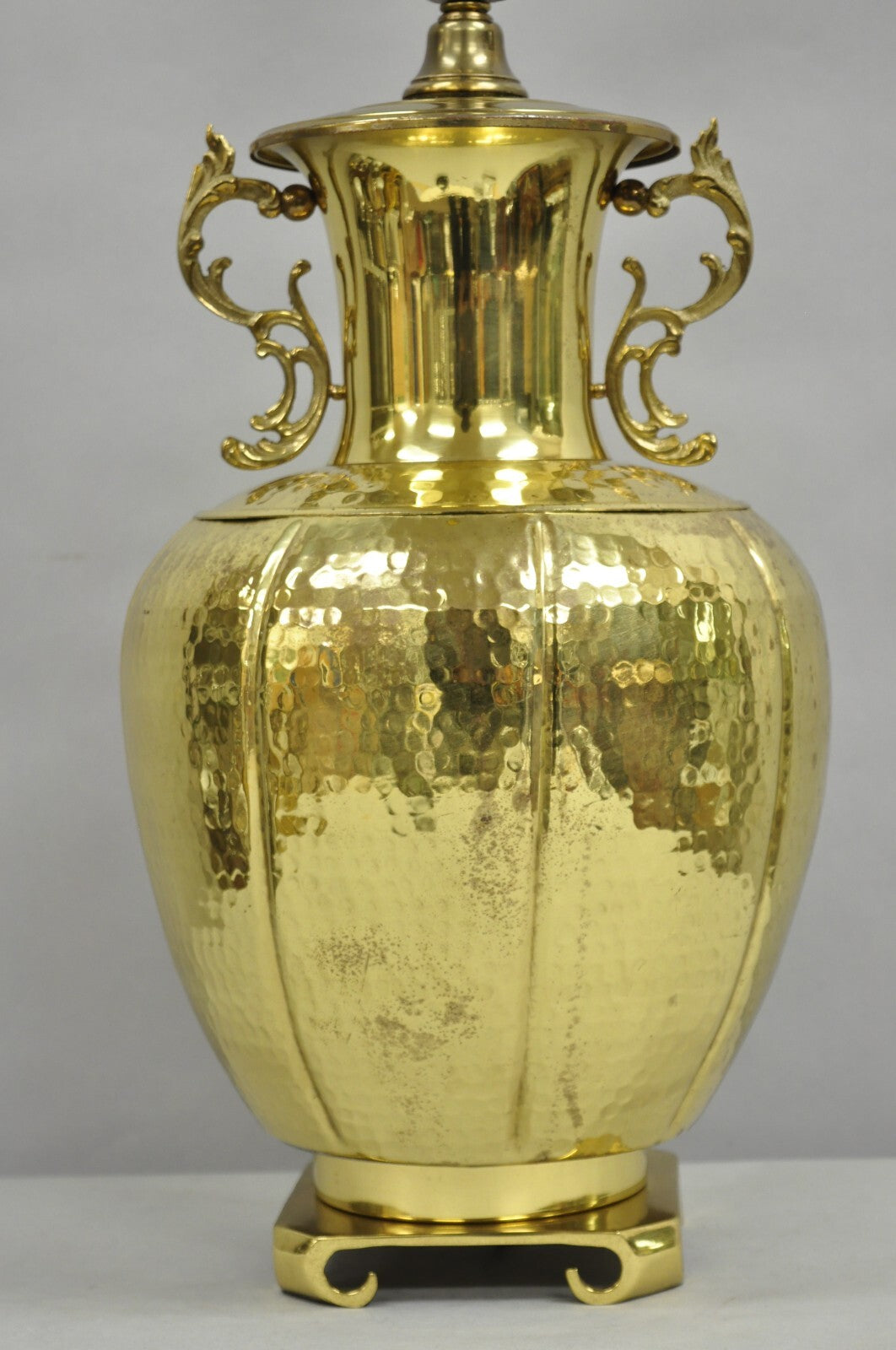 Vintage Chinoiserie Hammered Brass Pagoda Jardiniere Vase Table Lamp