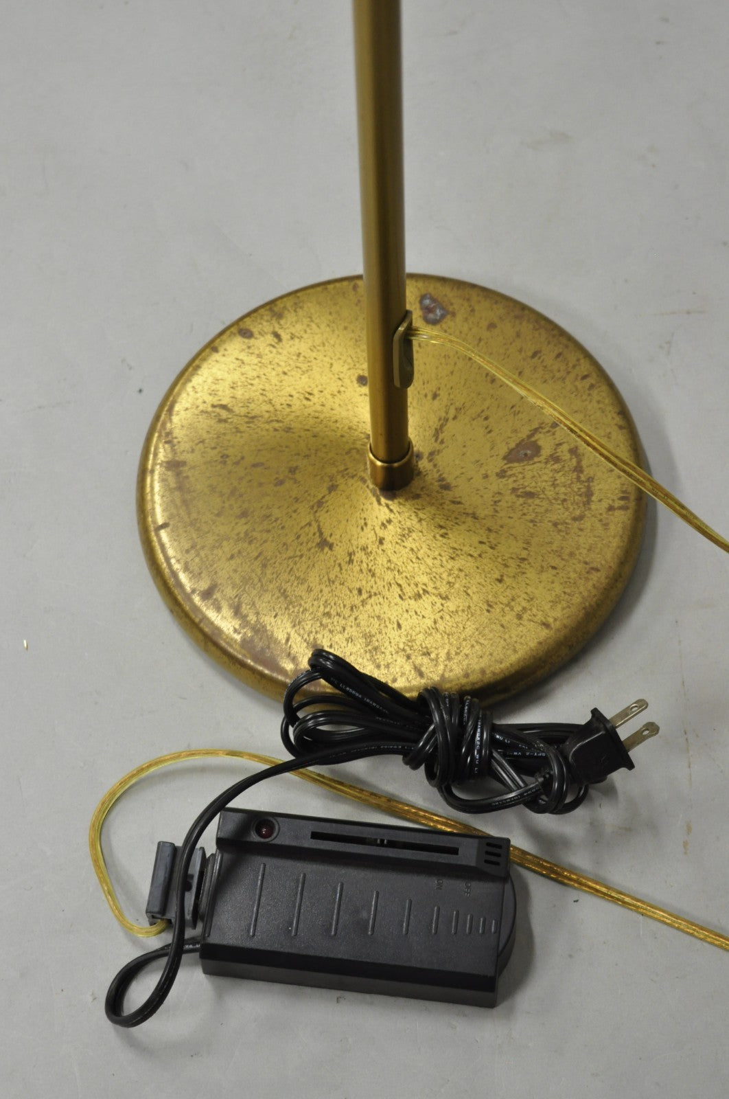 Modern Holtkötter Leuchten Adjustable Brass Pharmacy Reading Task Floor Lamp