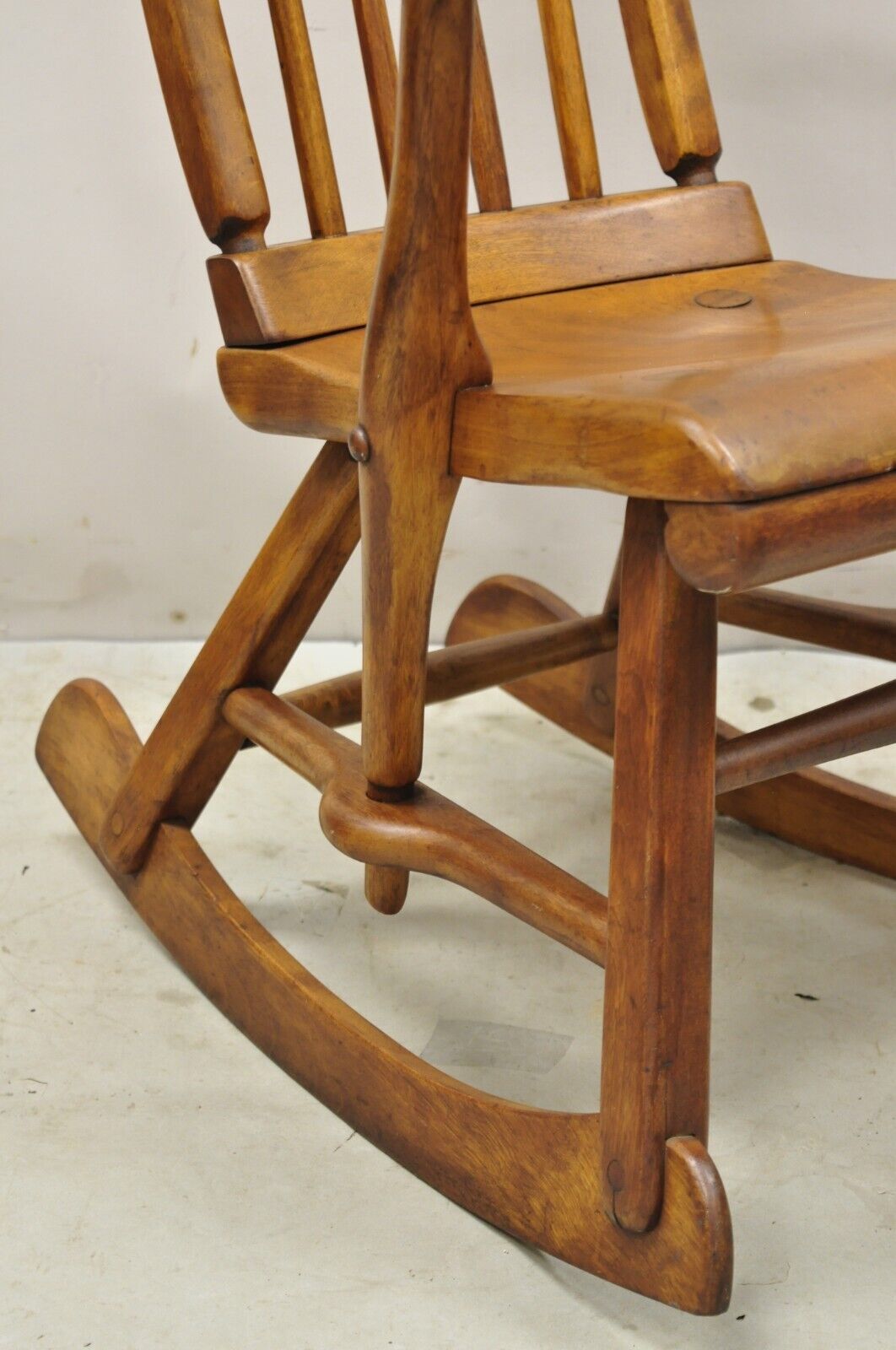 Vintage Sikes Co Maple Wood American Colonial Style Rocker Rocking Chair (B)