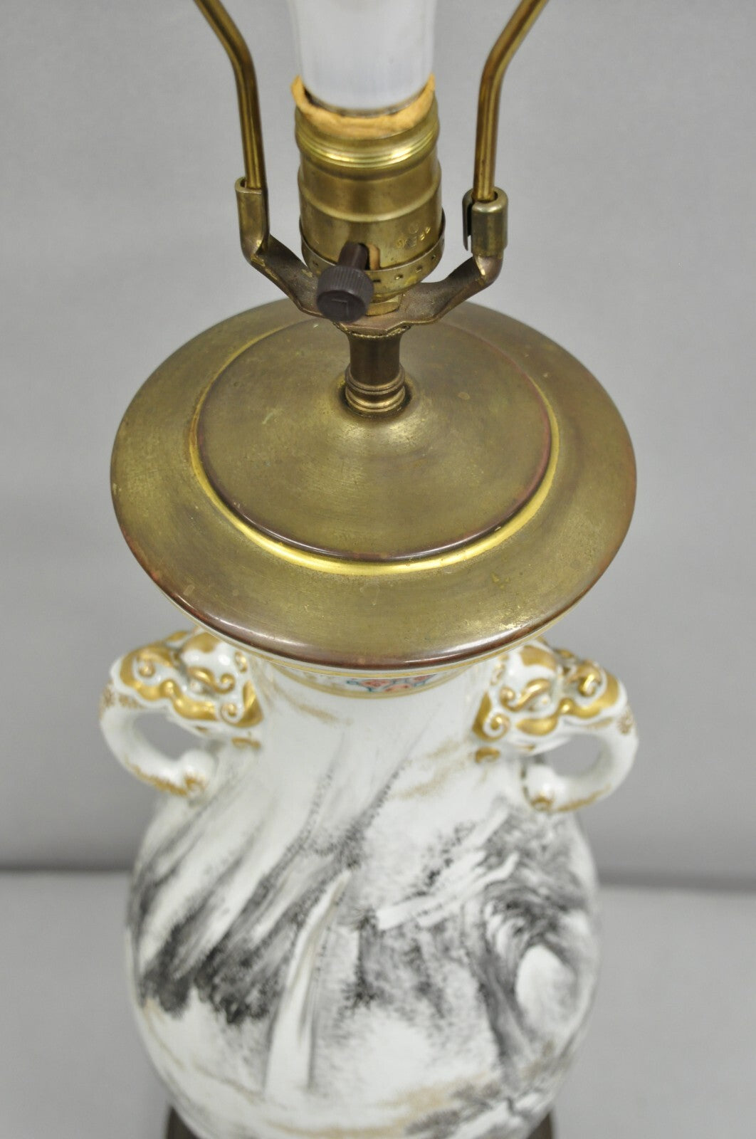 Antique Chinoiserie Chinese Porcelain Hand Painted Vase Table Lamp w/ Foo Dogs