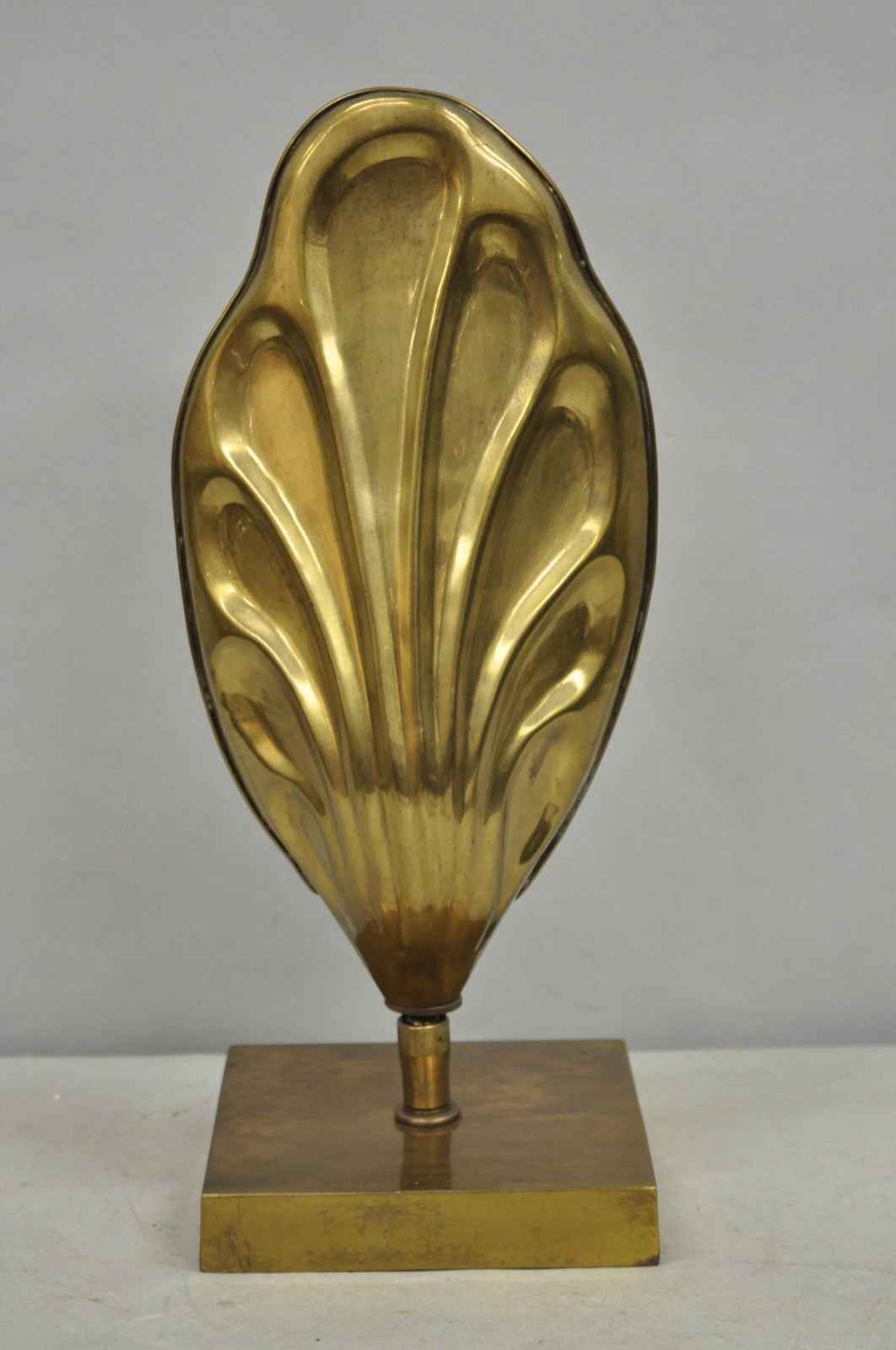 Vintage Chapman Hollywood Regency Burnished Brass Small Leaf Sconce Table Lamp