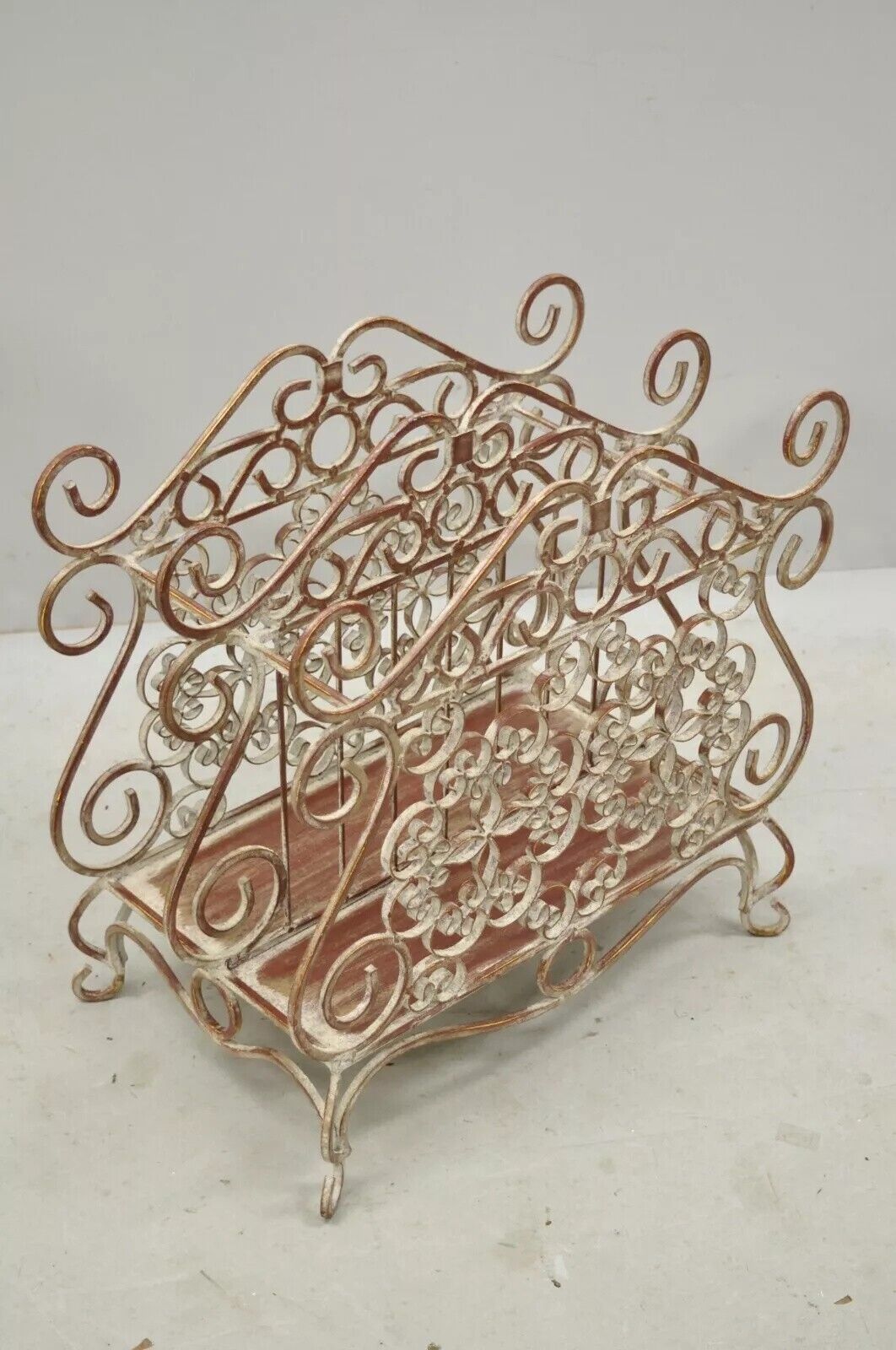 French Country Style Wrought Iron Red Lattice and Flower Bouquet Magazine Rack