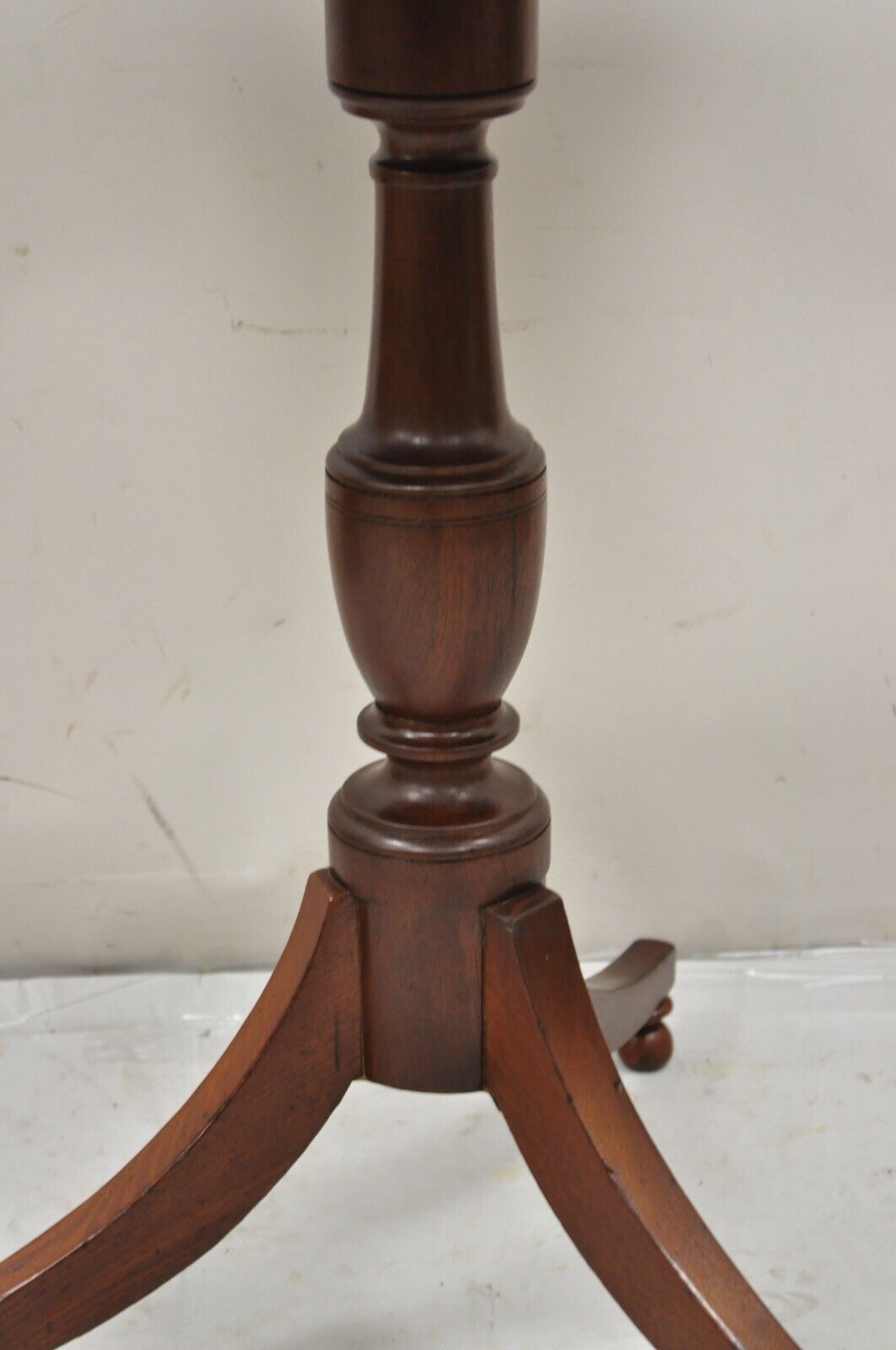 Antique Mahogany Tilt Top Federal Sheraton Pedestal Base Side Tea Table