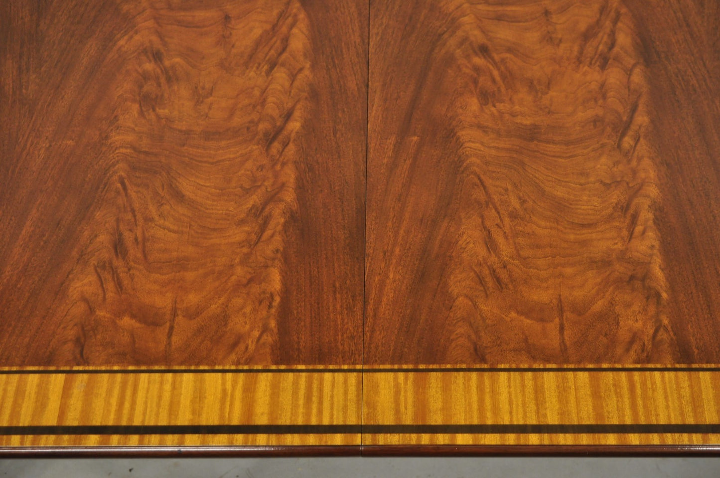 Baker Stately Homes Collection Georgian Duncan Phyfe Mahogany Dining Room Table