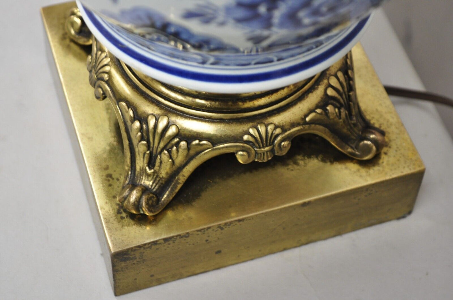 Vintage Chinoiserie Oriental Blue & White Brass & Porcelain Egg Table Lamp