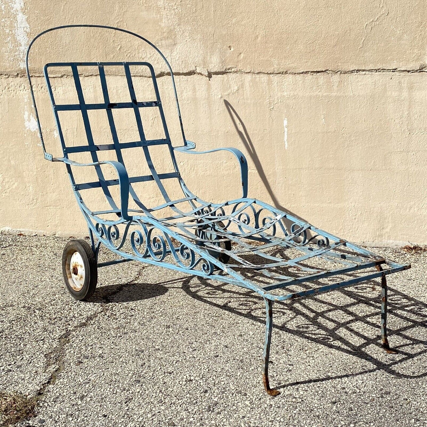 Vintage Salterini Art Nouveau Scrolling Wrought Iron Garden Patio Chaise Lounge