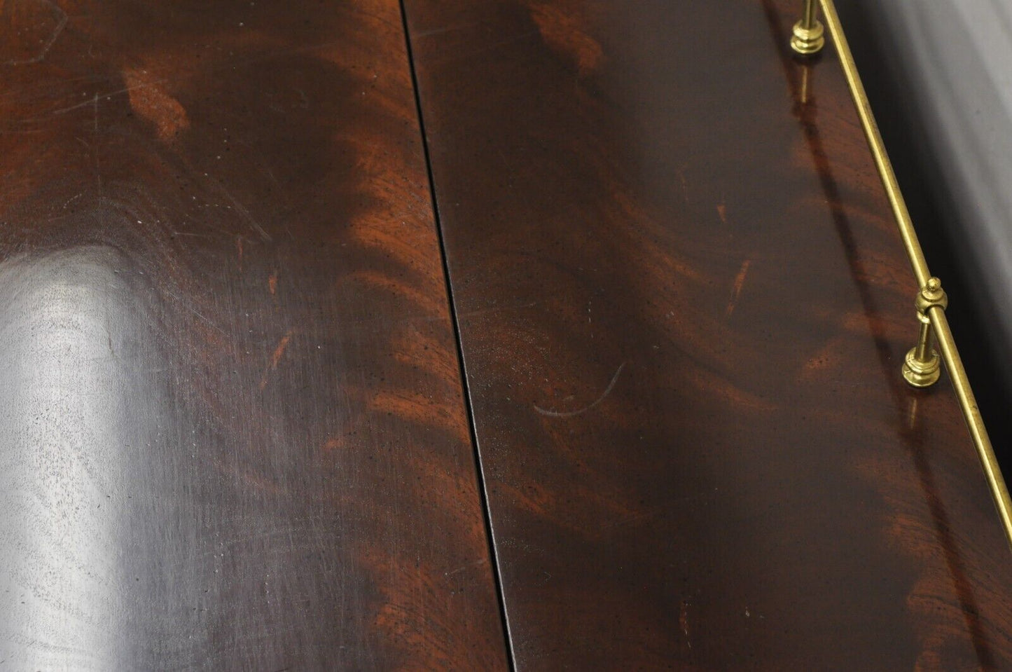 Vintage Sligh Georgian Chippendale Style Crotch Mahogany Kneehole Desk