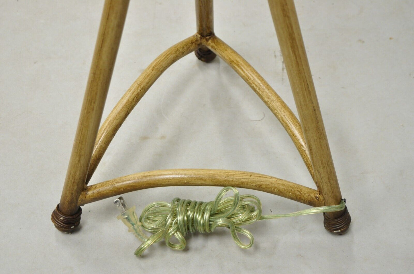 Vintage Hollywood Regency Metal Bamboo Palm Leaf Tropical Floor Lamp
