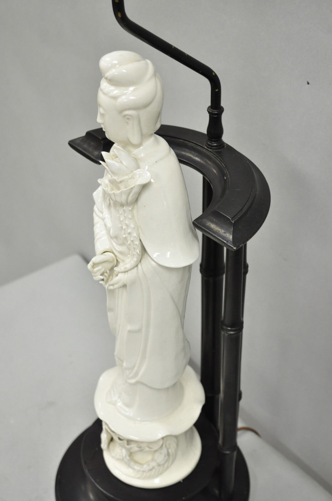 Vintage Chinoiserie Porcelain Guanyin Figure White Blanc de Chine Table Lamp