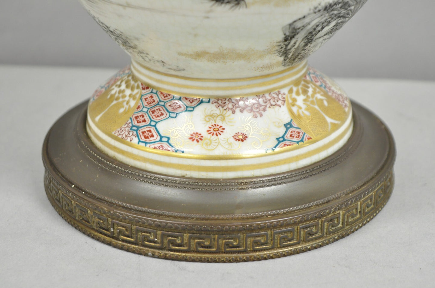 Antique Chinoiserie Chinese Porcelain Hand Painted Vase Table Lamp w/ Foo Dogs