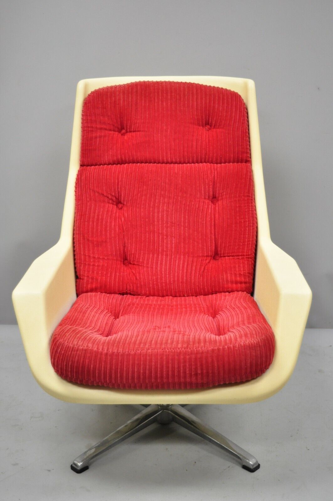 Overman Sweden Mid Century Modern Molded Plastic Swivel Tilt Lounge Chair