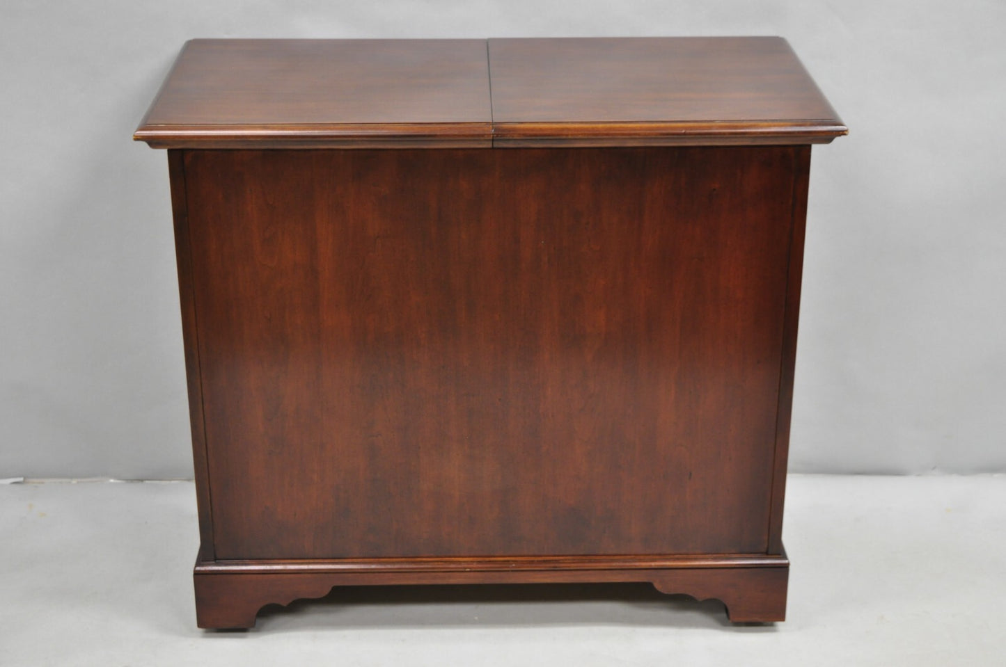 Vintage Drexel Heritge Georgian Style Cherry Wood Dry Bar Server Cabinet