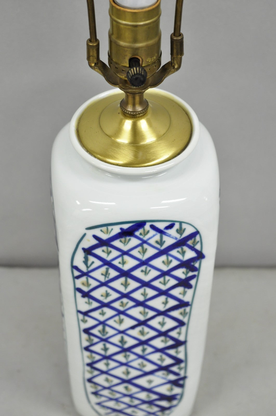 Vintage Chinoiserie Japanese Blue White Porcelain Hand Painted Vase Table Lamp