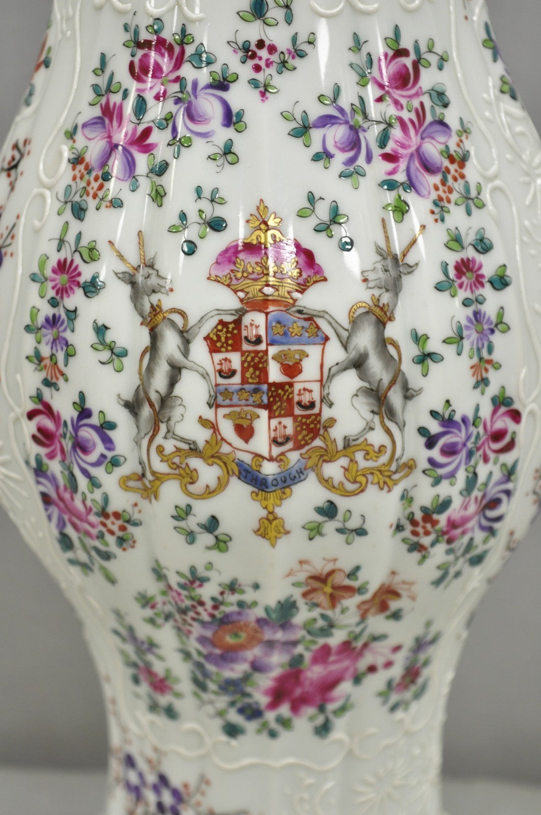 English Victorian Armorial Porcelain Hand Painted Chinese Export Table Lamp